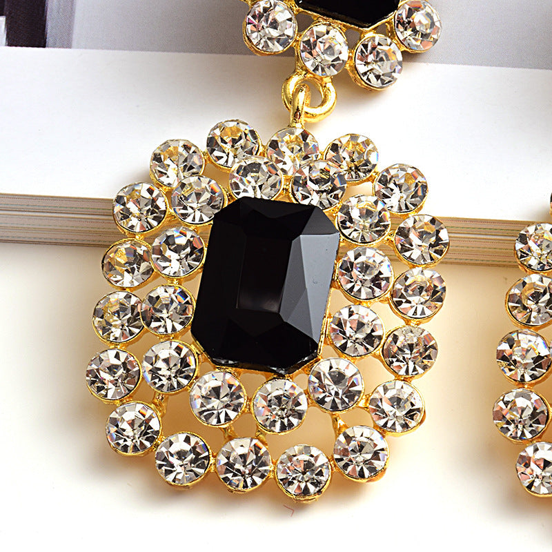 Fashion earrings with large diamonds set in round geometric water droplets